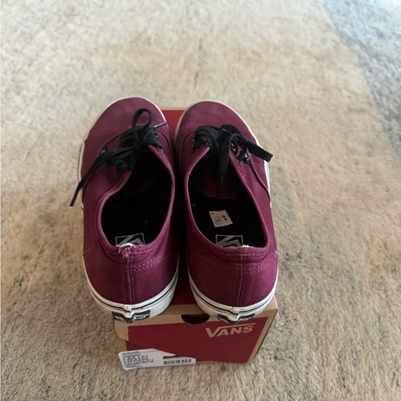 Vans - Picture 3 of 4